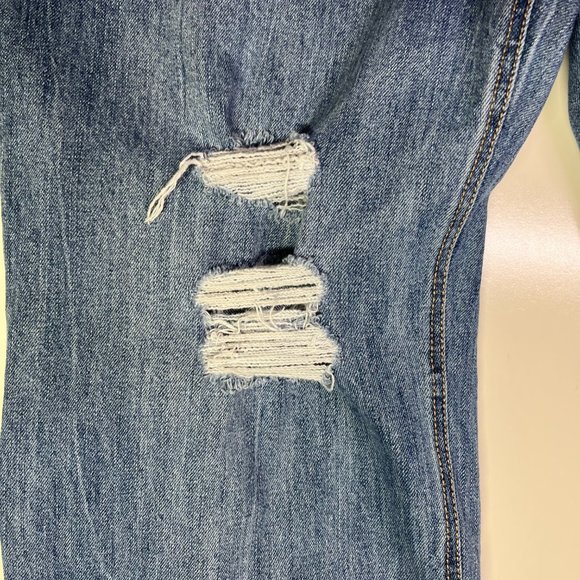Old Navy Plus Size 16 Boyfriend Jeans Distressed Frayed Holes - Picture 6 of 9